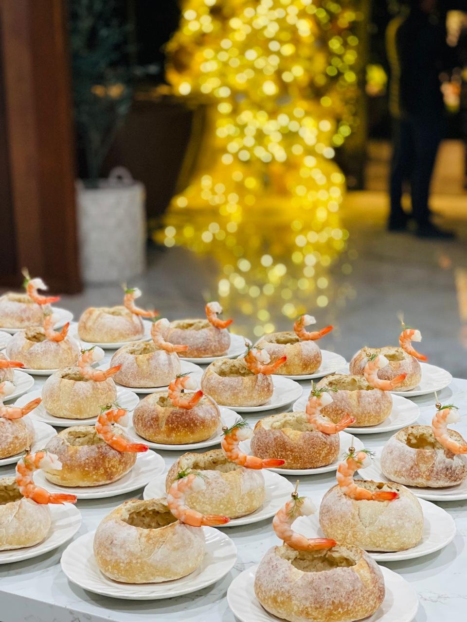 Croissants y repostería artesanal montados para un evento Bread'l